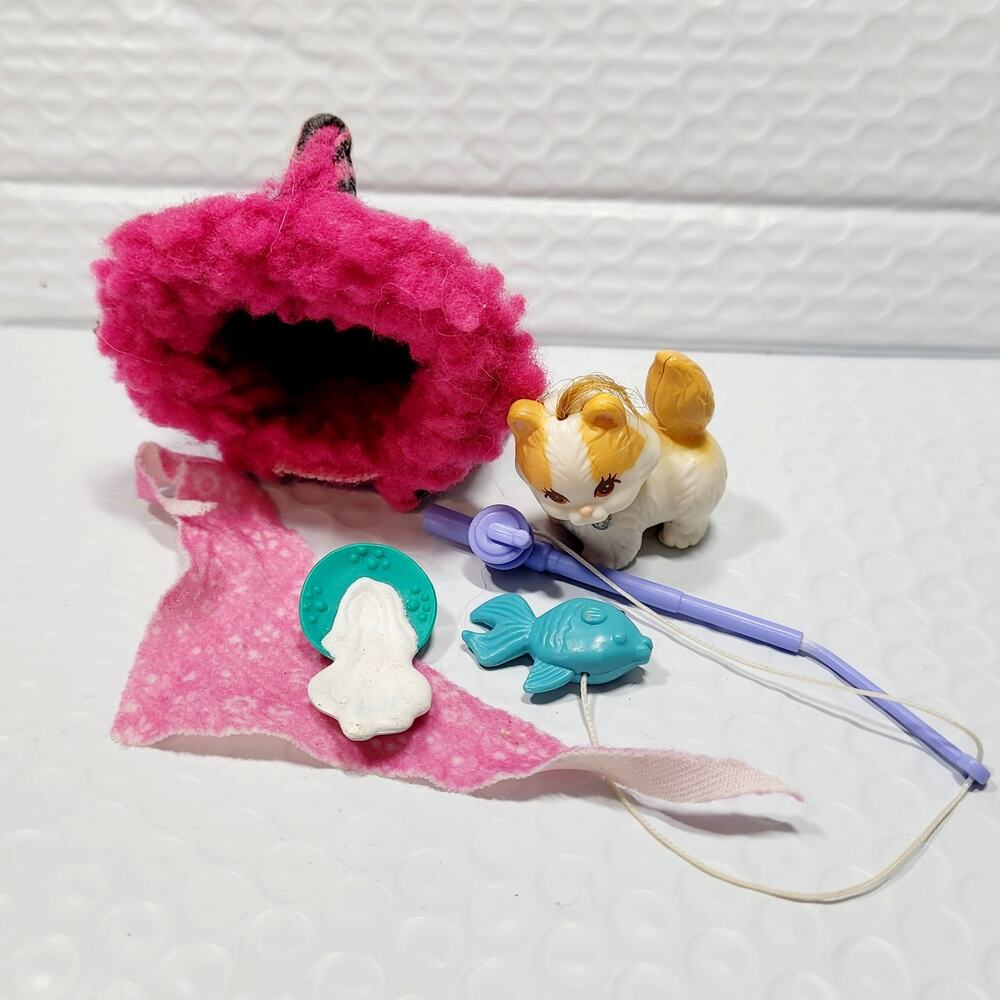 Kenner 1995 Littlest Pet Shop Dressed n Ready Kitty Goes Camping Playset G1